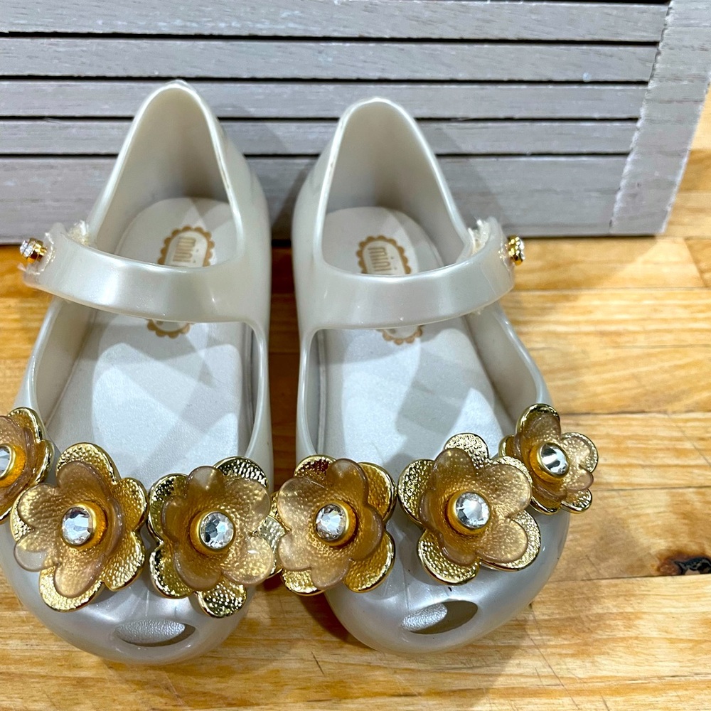 Mini Melissa Gold Floral shoes. US-5